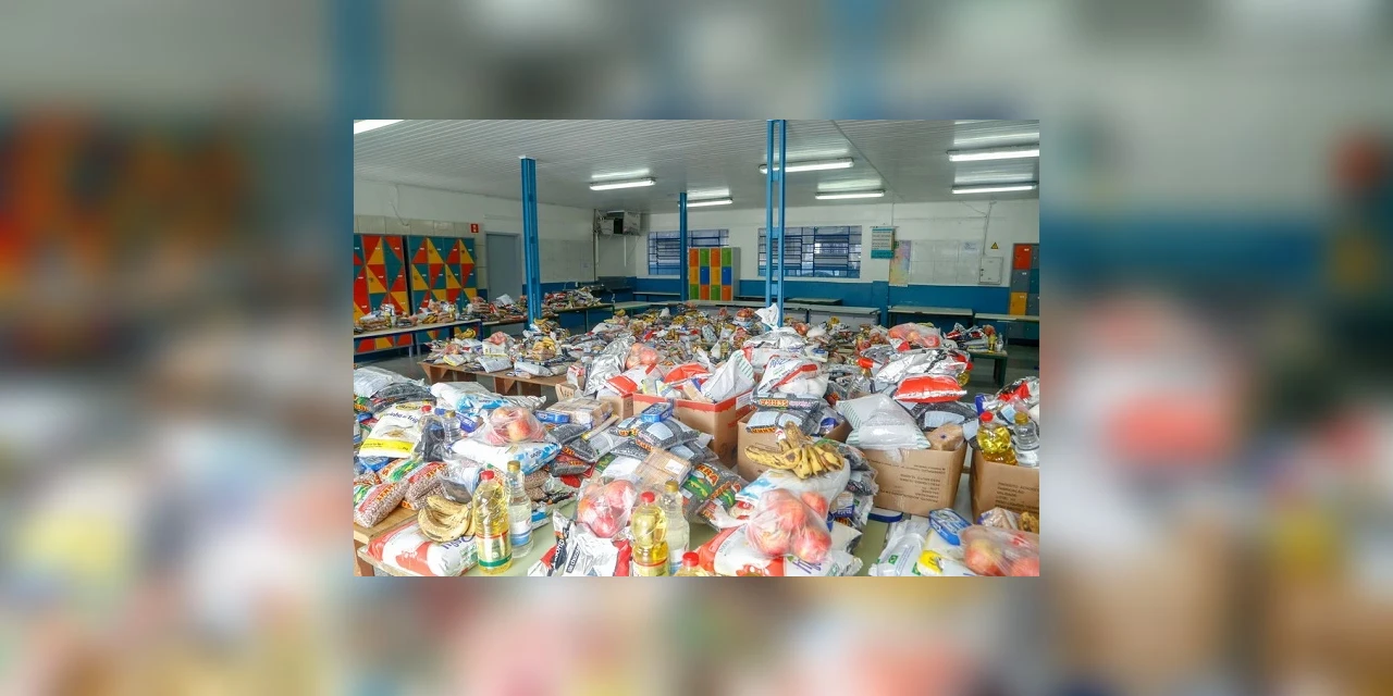 Governo do Paraná repassa 25 mil toneladas de alimentos da merenda escolar para famílias de alunos da rede estadual de ensino