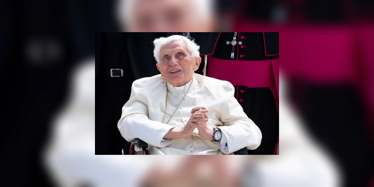Papa emérito, Bento XVI, está gravemente doente, afirma jornal