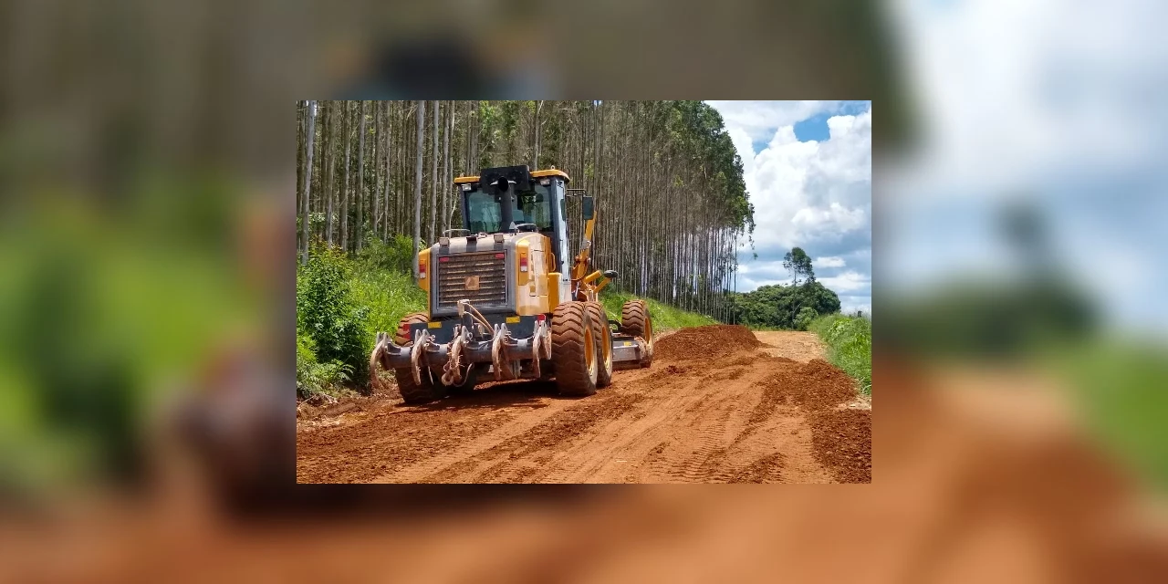 Mais de 200 km de estradas rurais receberam melhorias em Tibagi