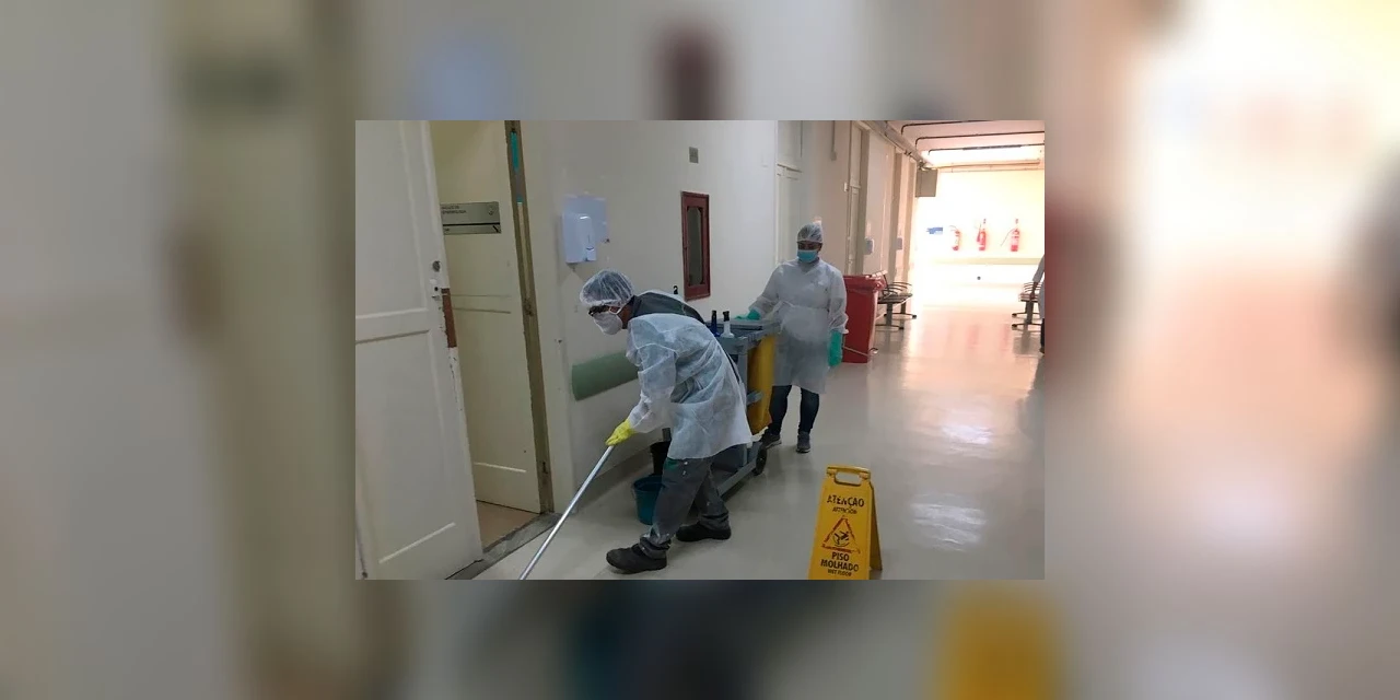 Veja relatos de auxiliares de limpeza que atuam durante a pandemia de COVID-19