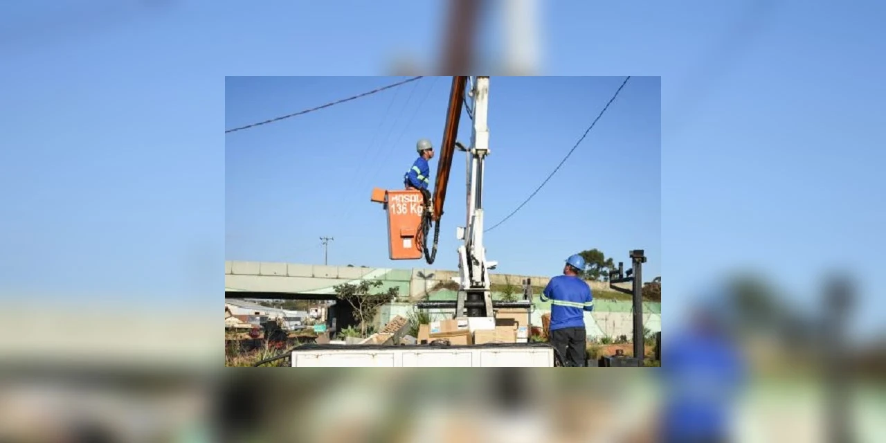 Avenida dos Pioneiros em Carambeí ganha nova iluminação