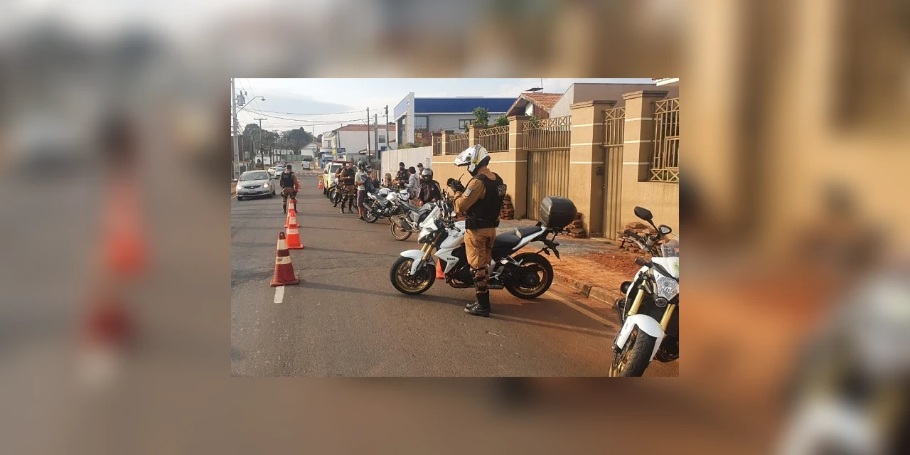 PM realiza operação de fiscalização de motocicletas barulhentas em PG