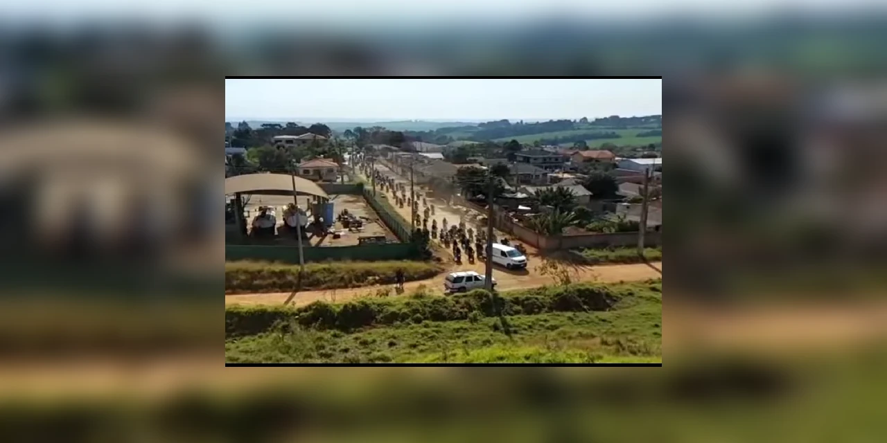 Centenas de motos prestam homenagem a motoboy que morreu em Ponta Grossa