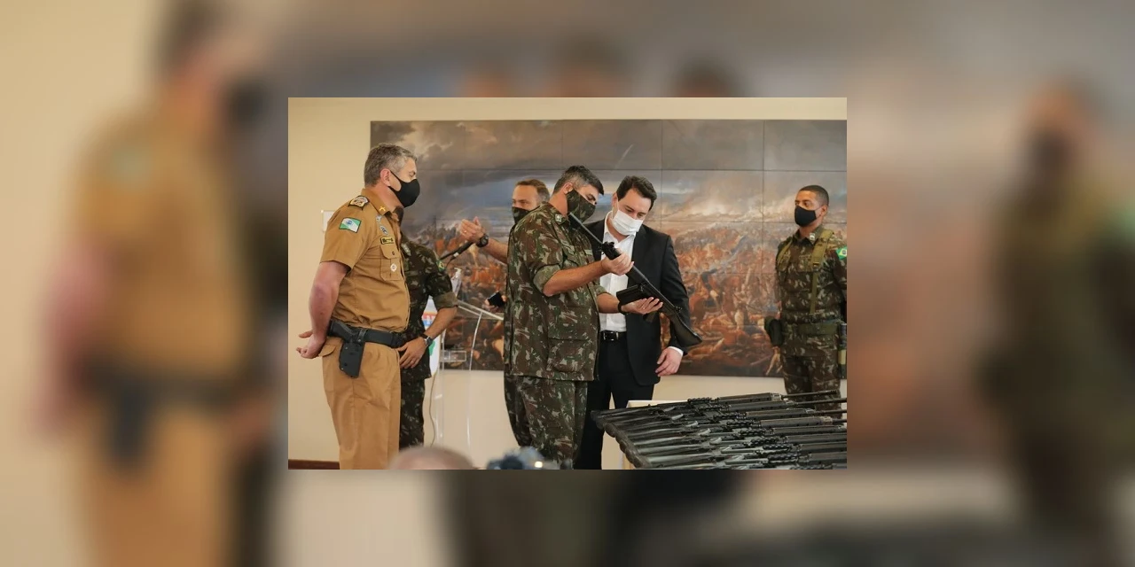 Paraná recebe 100 fuzis do Exército para reforço da segurança pública