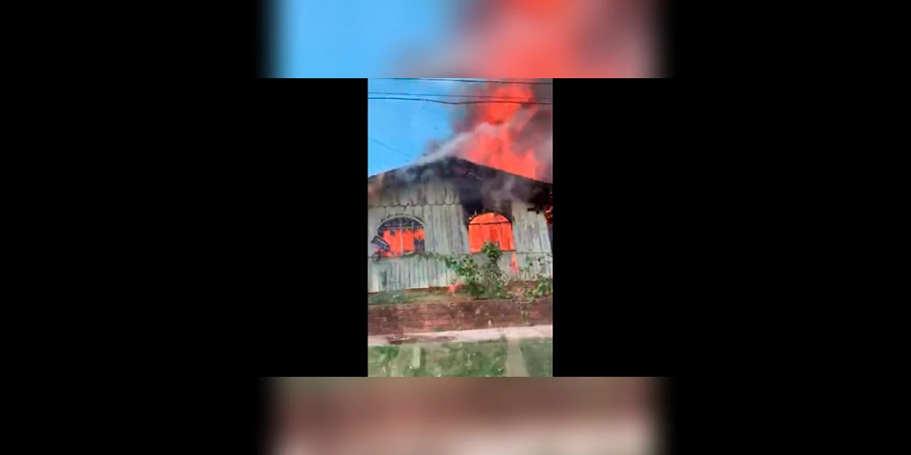 Vídeo: Residência é consumida pelo fogo no bairro Órfãs