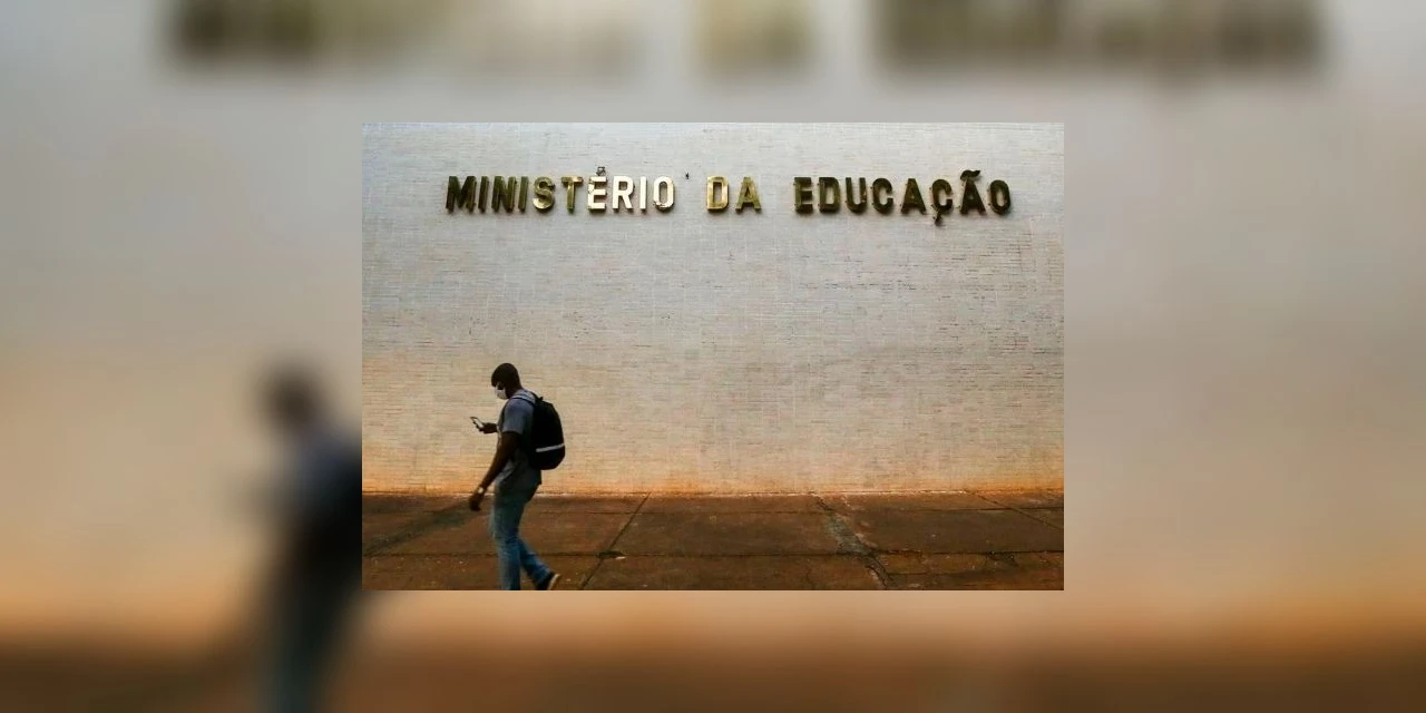 Cerca de 400 mil alunos de universidades federais ganham internet gratuita para acompanhar as aulas remotas