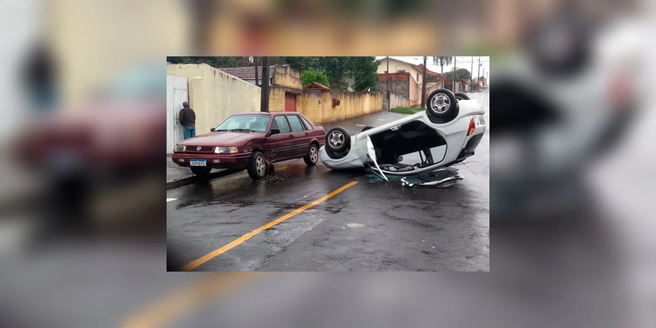 Vídeo: Senhora fica ferida após capotamento na Vila Ana Rita em PG