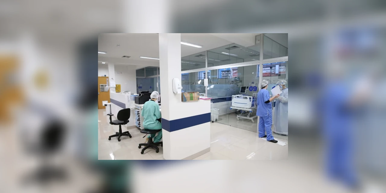 Casos e mortes por COVID-19 diminuem pela segunda semana consecutiva no Paraná