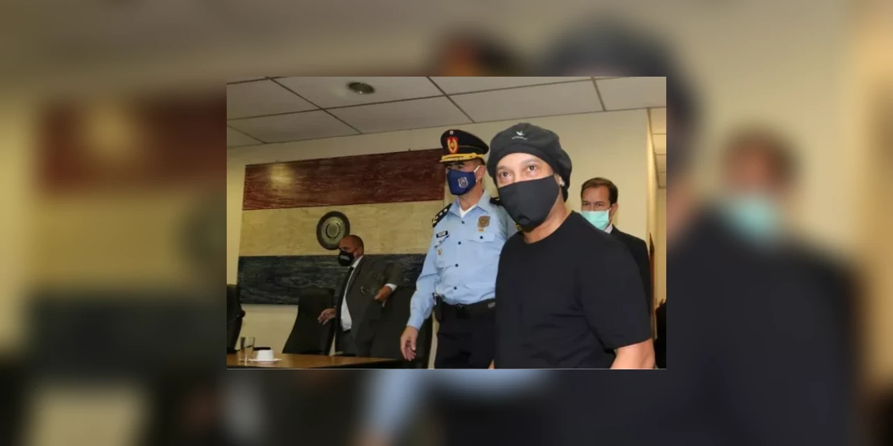 Ronaldinho Gaúcho e o irmão, Roberto Assis, são liberados após seis meses presos no Paraguai