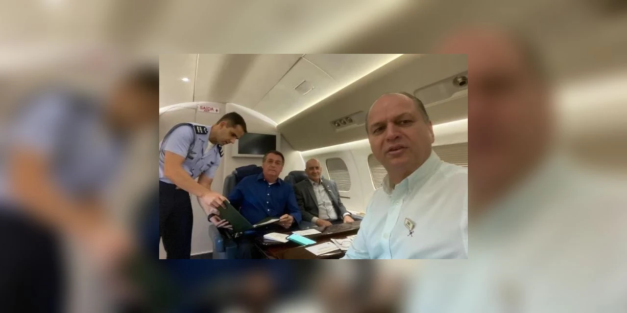 Presidente Jair Bolsonaro visita obras do aeroporto de Foz do Iguaçu nesta quinta-feira (27)