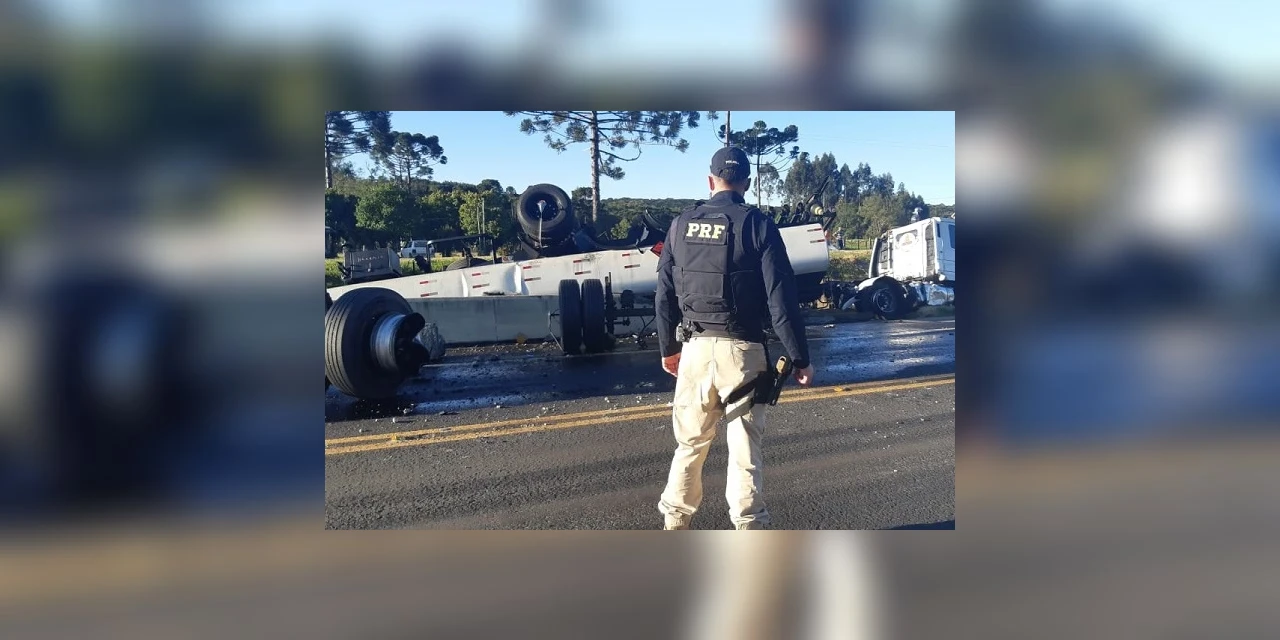 Após grave acidente em Palmeira, combustível transportado por caminhão é derramado em rodovia