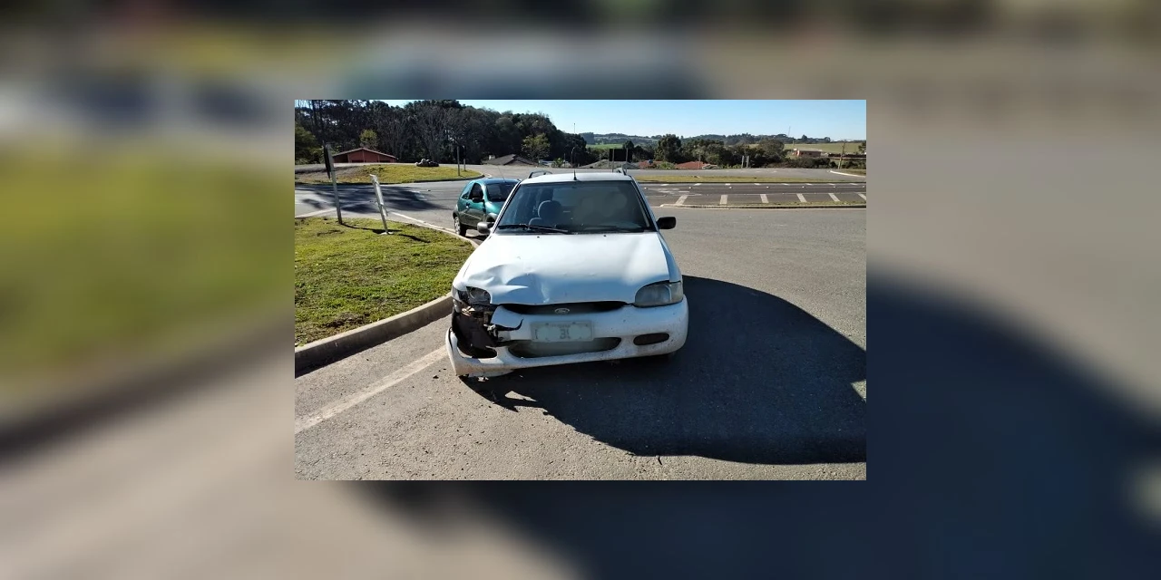 Homem acusado de estupro coletivo se envolve em acidente de trânsito e acaba preso