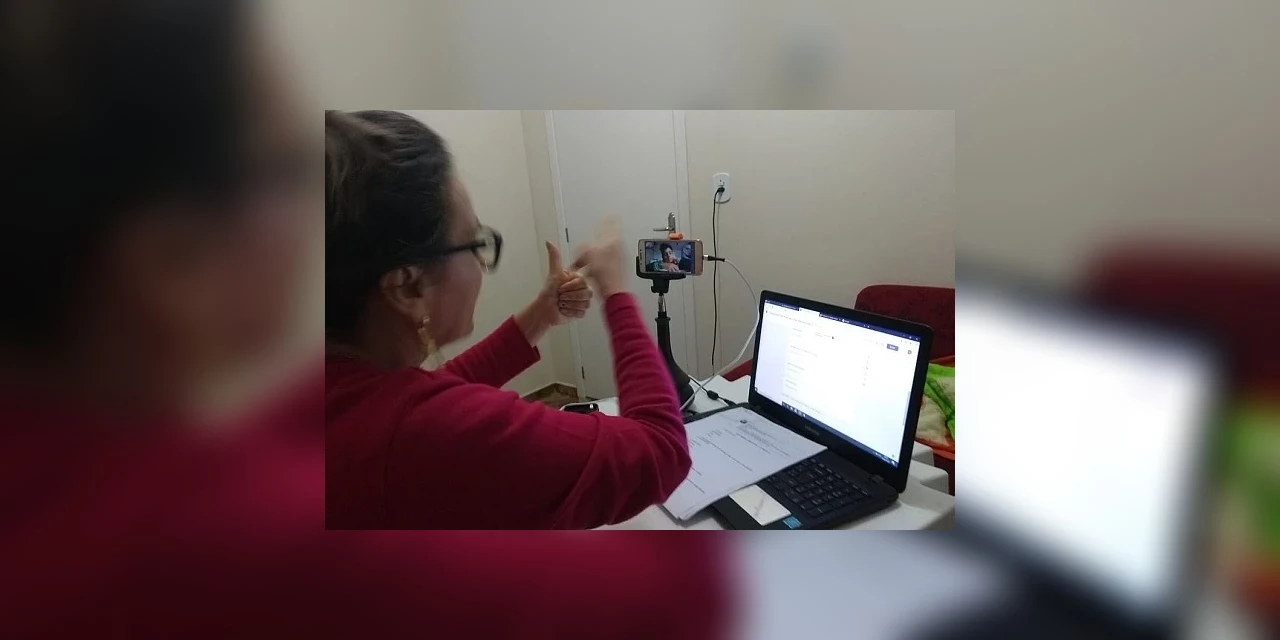 No Paraná, alunos surdos recebem atenção especial do estado durante aulas EAD