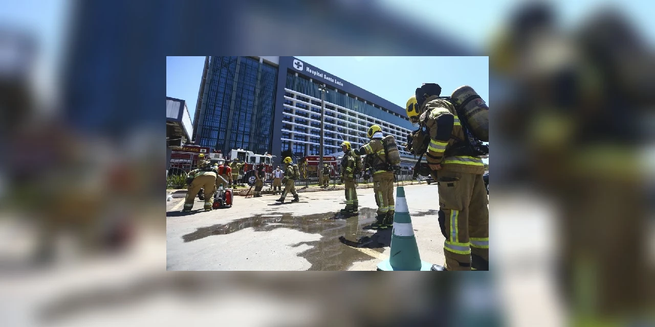 Pacientes são retirados às pressas após incêndio em hospital