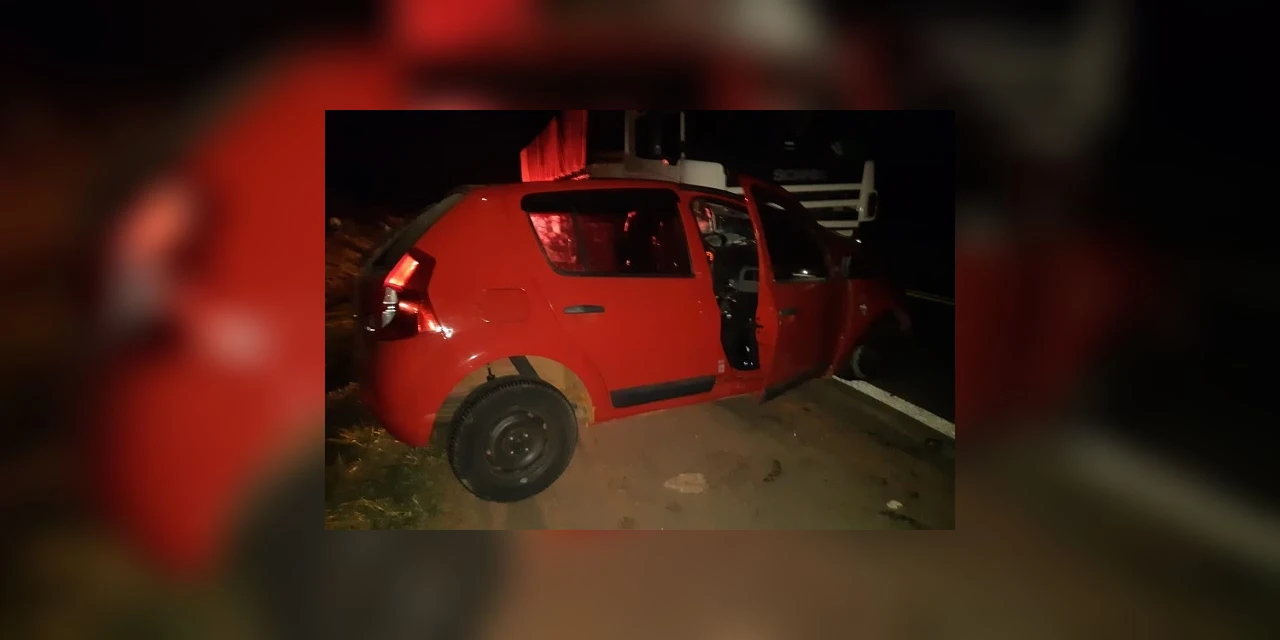 PRF atende acidente envolvendo dois carros e um caminhão em Imbituva