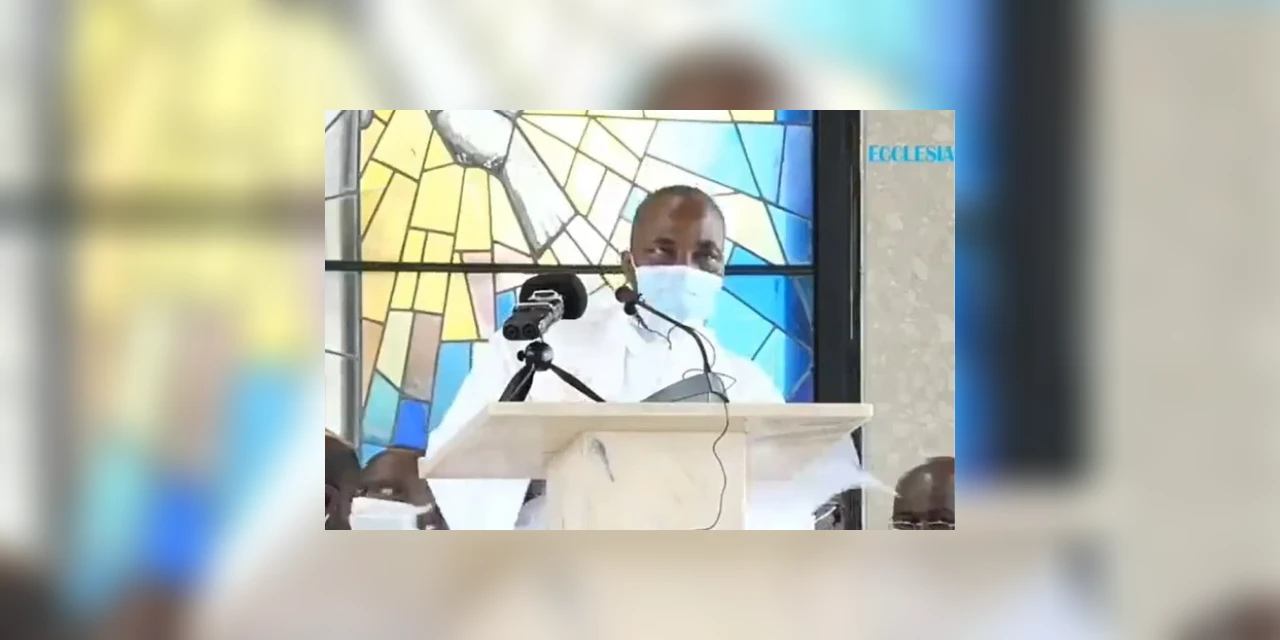 Vídeo: Padre tem infarto fulminante e morre enquanto celebrava missa