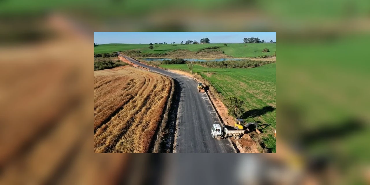 Estradas de Castro recebem obras de pavimentação