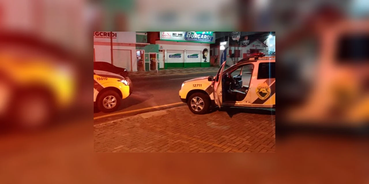 Jovem é preso após assaltar estabelecimento comercial no bairro de Oficinas