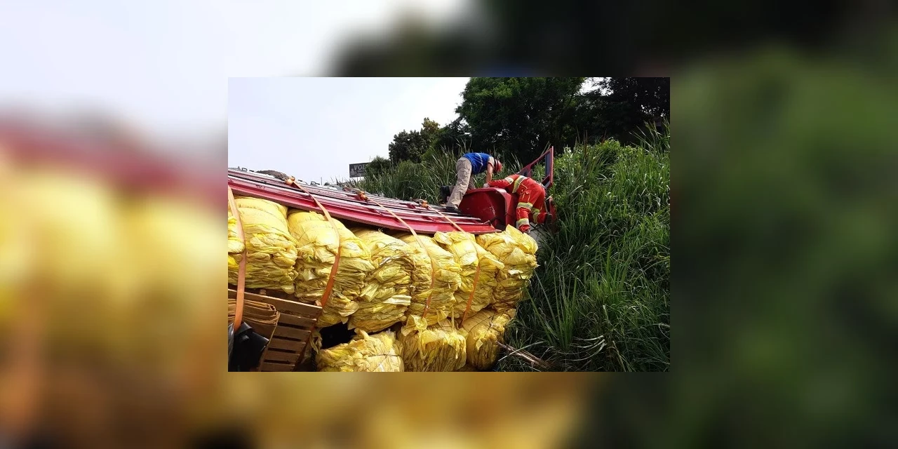 Vídeo: Acidente com caminhão próximo ao viaduto Santa Paula