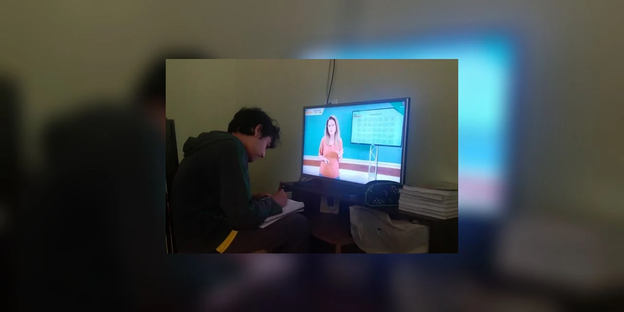 Número de transferências de alunos de escolas particulares para rede pública tem aumento de 88,2% no Paraná