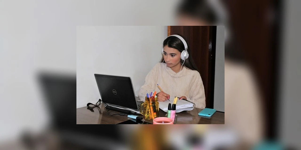 Professores e alunos da rede estadual do Paraná terão acesso a cursos de programação