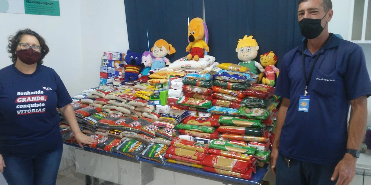 Colégio de Ponta Grossa doa 500 kg de alimentos para a campanha PG sem Fome