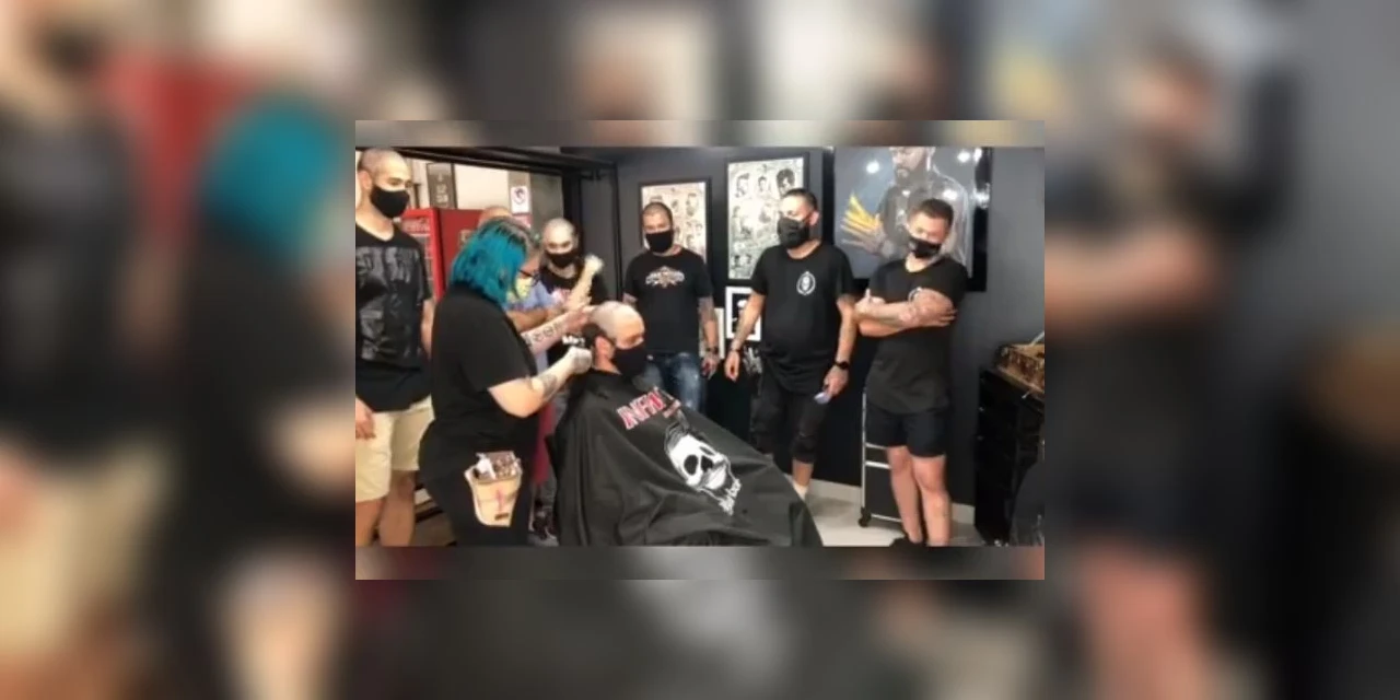 "Eu percebi o quanto eu sou querido por essas pessoas", afirma cliente com câncer que inspirou funcionários de barbearia a rasparem o cabelo em PG