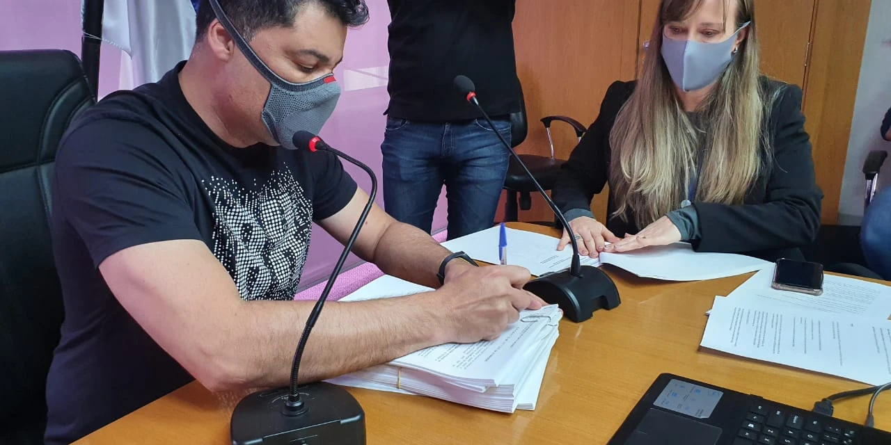 Prefeitura dispensa alvará para mais de 400 atividades em PG
