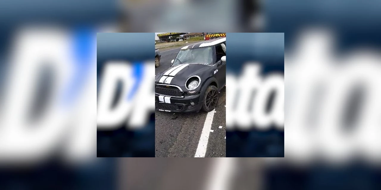 Vídeo: Após acidente na Av. Souza Naves, motorista arranca placas do carro e foge