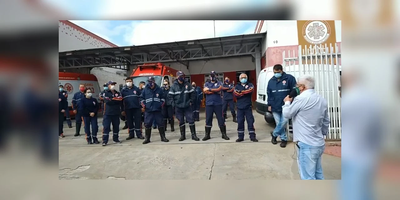 Colaboradores do SAMU fazem manifestação pedindo permanência de servidores municipais concursados