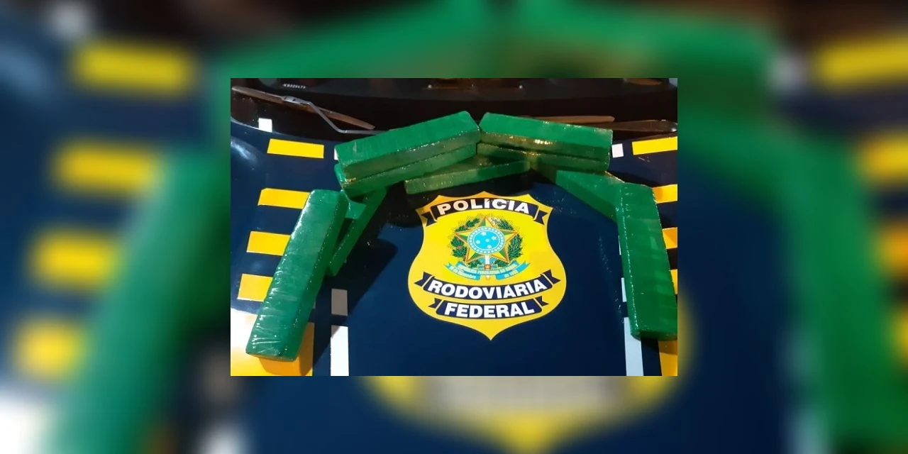 PRF aprende mais de 200kg de maconha e 50 mil maços de cigarro durante o final de semana no Paraná