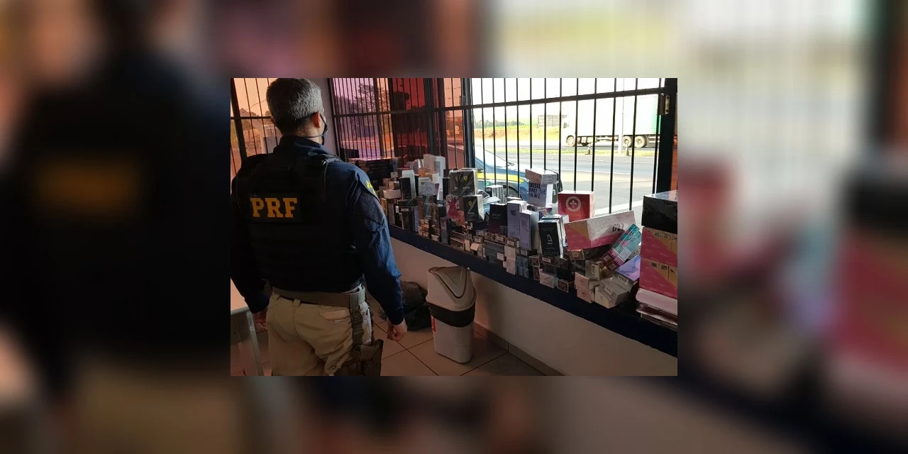 PRF apreende 367 frascos de perfume e 28 pacotes de cigarros contrabandeados em Palmeira