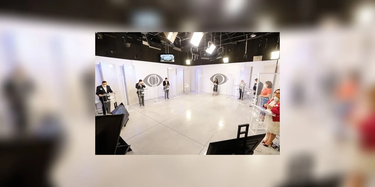 Candidatos a prefeito de Curitiba participam do primeiro debate na TV
