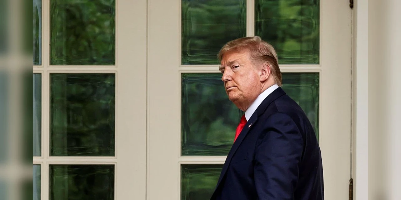 Trump sente-se muito bem e permanecerá hospitalizado, diz Casa Branca