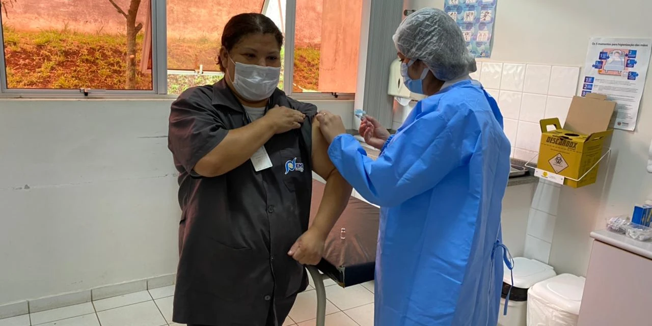 Prefeitura de PG finaliza imunização dos profissionais da saúde