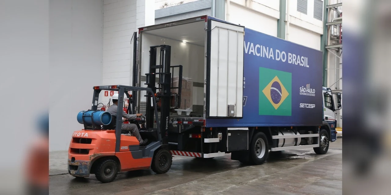 Após liberação da Anvisa, Butantan entrega mais 900 mil doses da CoronaVac