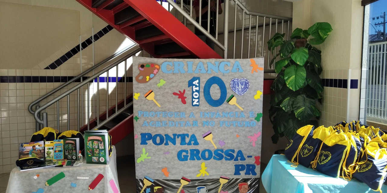 LBV entrega kits de material pedagógico para mais de 60 crianças e adolescentes de Ponta Grossa