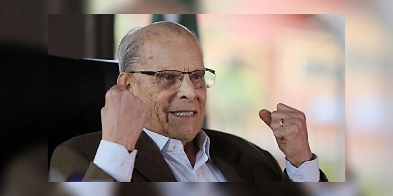 COVID-19: Aos 92 anos, ex-Governador Paulo Pimentel deixa hospital e seguirá com tratamento em casa