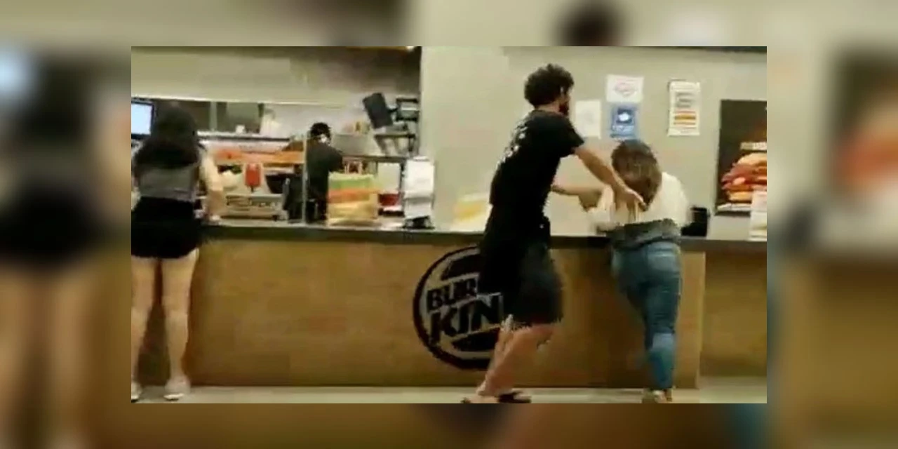 Vídeo: Clientes agridem funcionárias de restaurante fast food após discussão sobre pedido