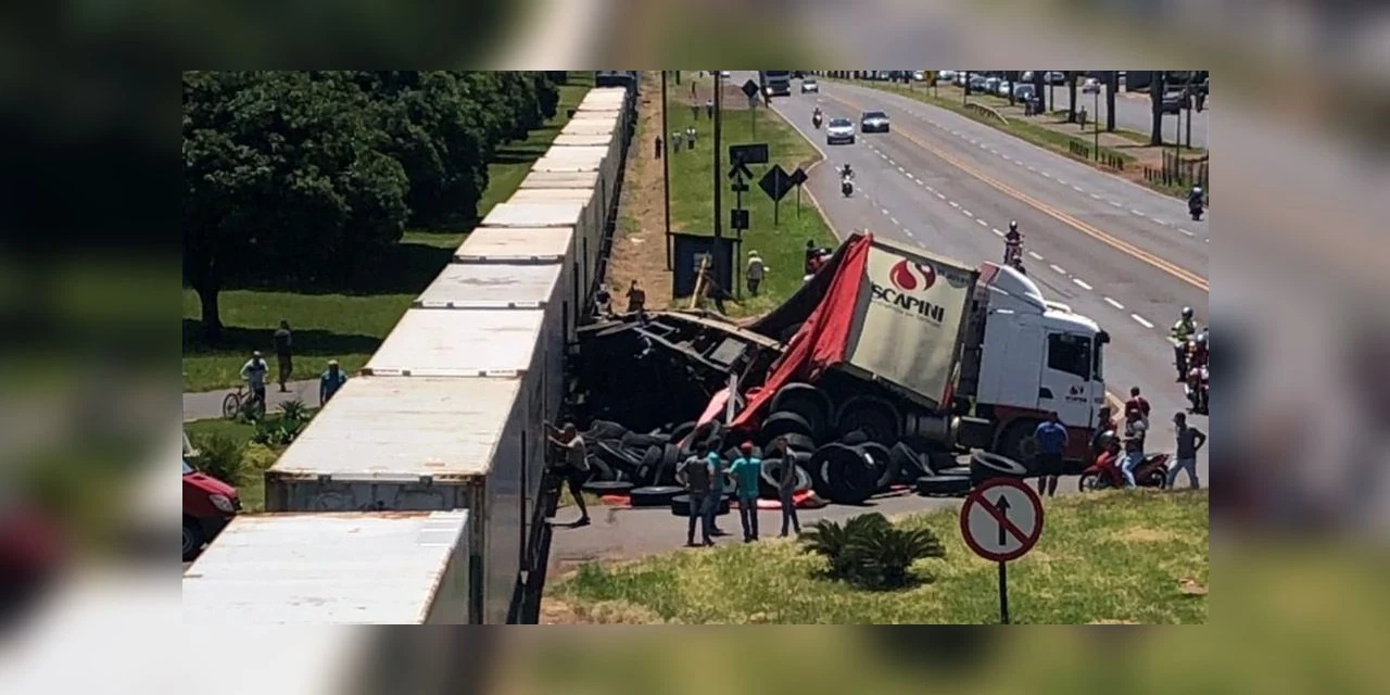 Vídeo: Câmera de segurança flagra acidente entre trem e caminhão no Paraná