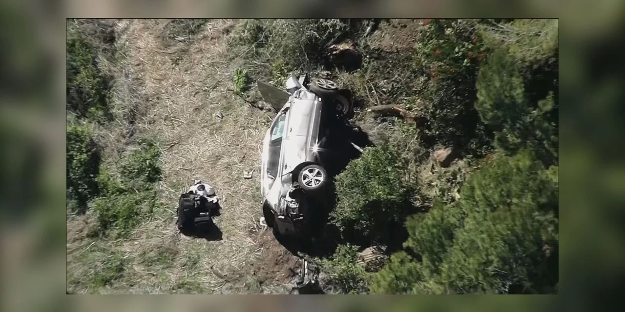 Jogador de golfe, Tiger Woods sofre grave acidente de carro e é hospitalizado