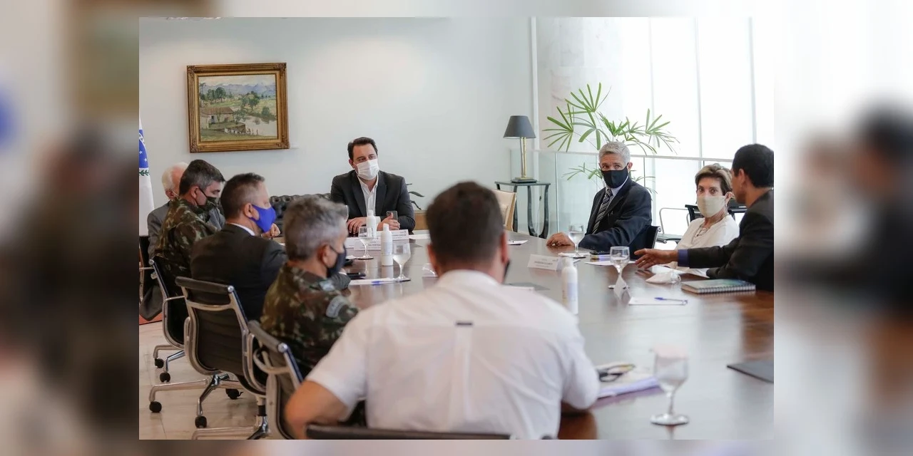 Governador apresenta ao Exército projeto de PG para receber Escola de Sargentos das Armas