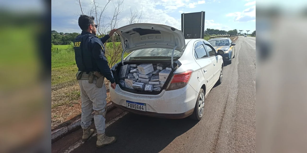 PRF apreende mais de R$ 2 milhões em cigarros contrabandeados e R$ 50 mil em eletrônicos no Paraná
