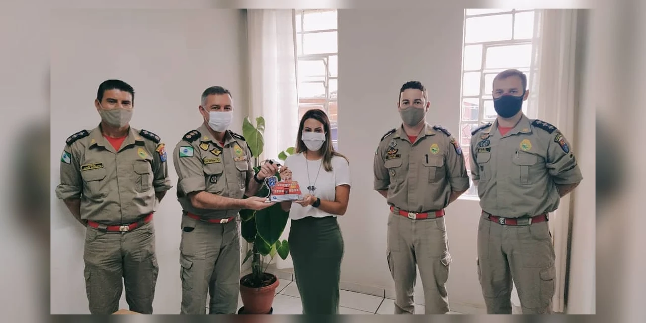 Mabel Canto entrega viaturas do SIATE para Corpo de Bombeiros de PG e Telêmaco Borba
