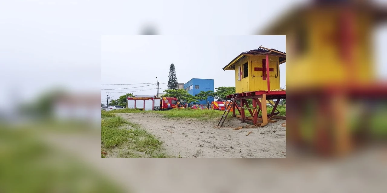 Guarda-vidas fica gravemente ferido após ser atingido por raio em Guaratuba