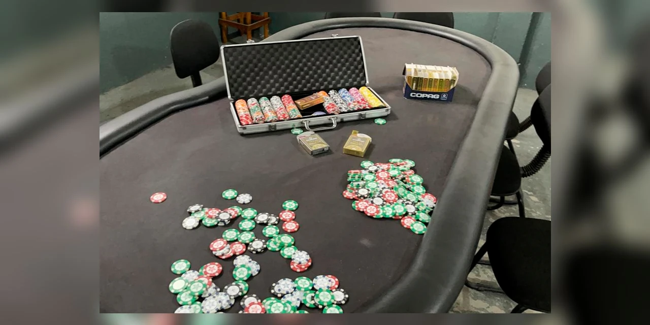 Polícia Civil flagra cassino clandestino com aglomeração no Paraná