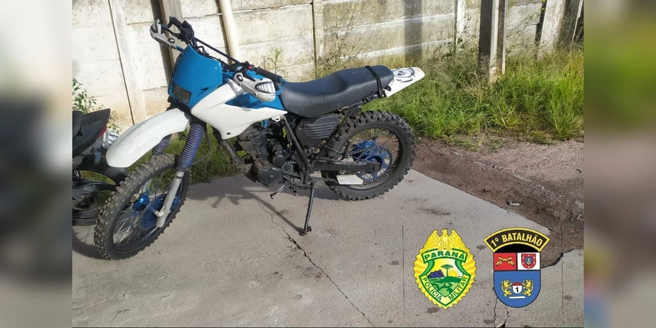 PM apreende motocicleta com placa adulterada na PR-151 em Carambeí 