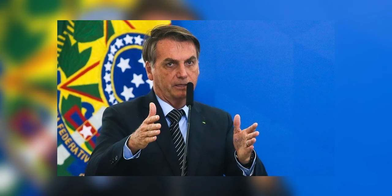 Bolsonaro zera PIS e Cofins do diesel e do gás de cozinha