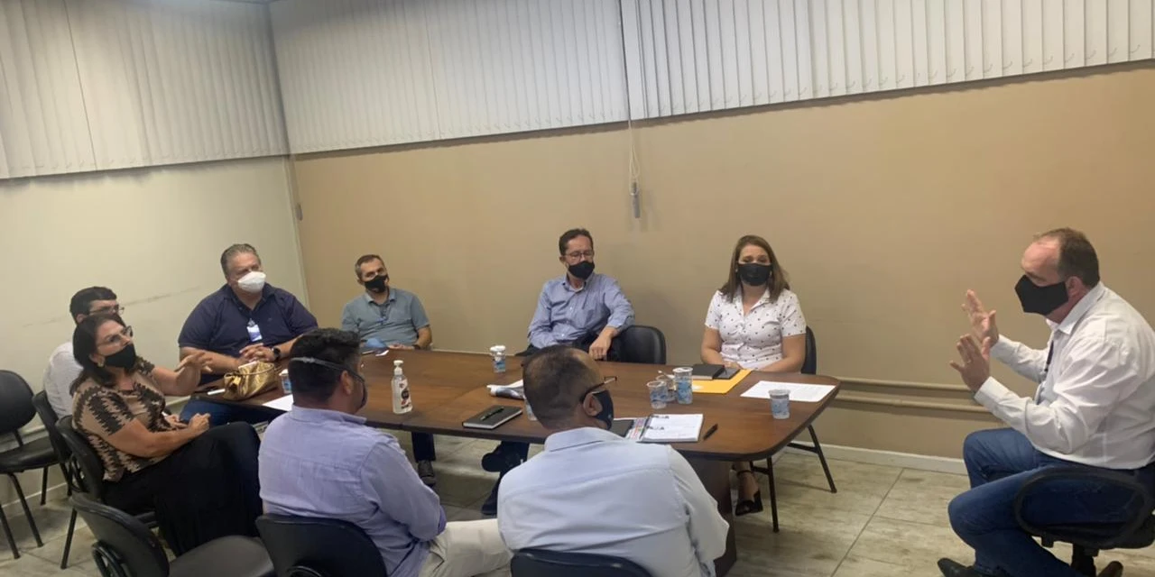 Diretores da ACIPG se reúnem com secretários para discutir decretos