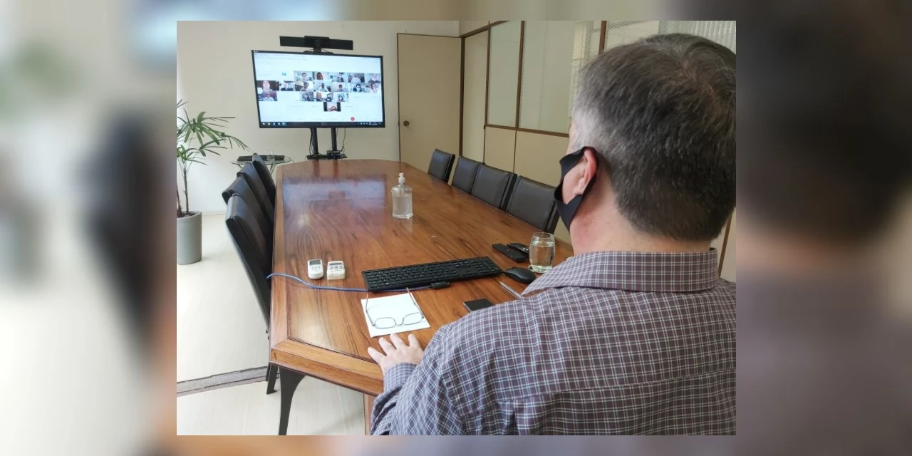 Beto Preto debate situação da COVID-19 com especialistas das redes pública e privada